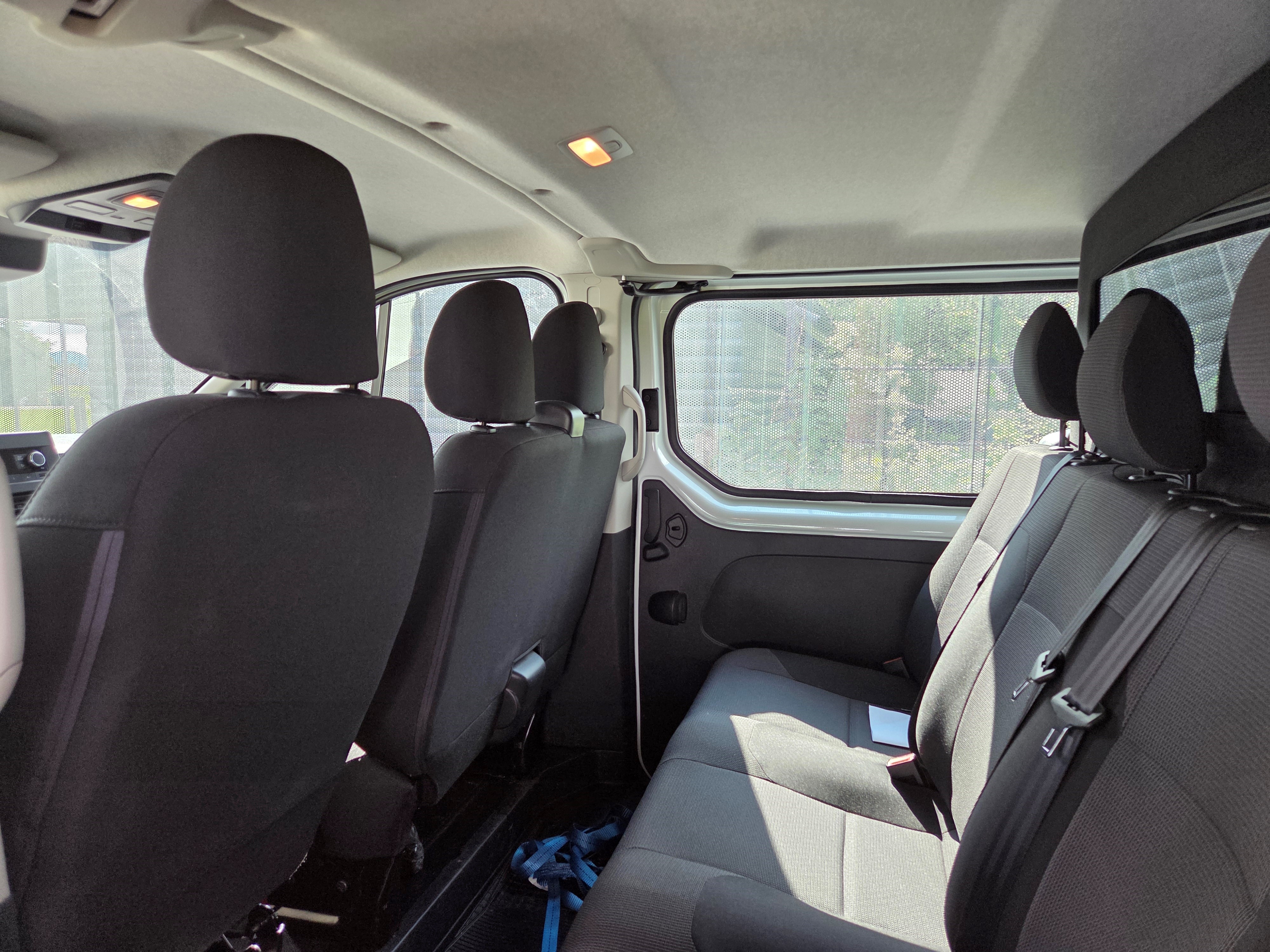 Notranjost Renault Trafic tovornega vozila - prostoren prtljažnik za prevoz blaga